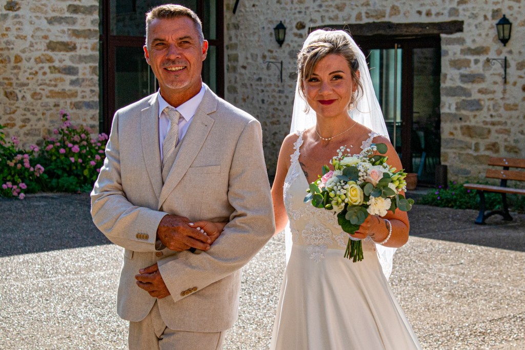 Moment complice des mariés